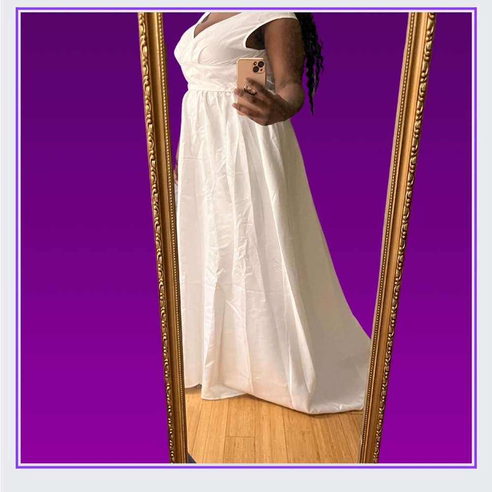 Beautiful A line dress with split. Looks great for someone curvy. belt included!